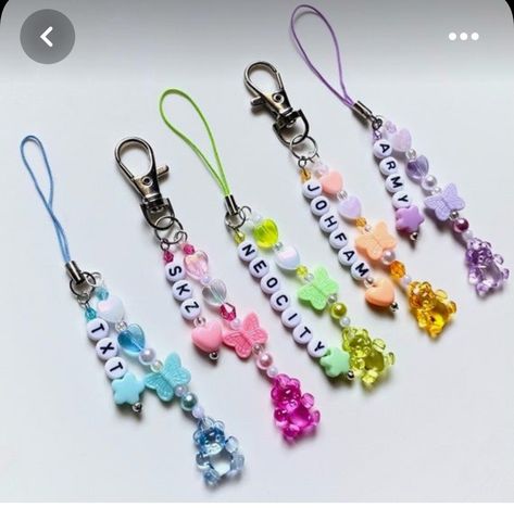 Skz Phone Charm, Beads Keychain Ideas, Pearl Phone Charm, ميدالية مفاتيح, Beaded Charms, Бисер Twin, Gelang Manik-manik, Bead Charms Diy, Pola Gelang