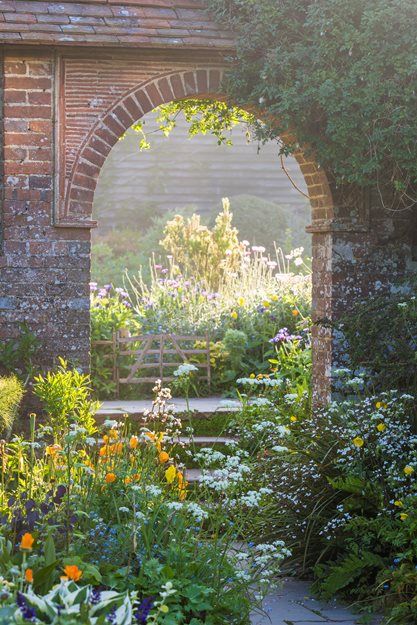 Great Dixter, Estate Garden, Garden Of Earthly Delights, British Garden, English Cottage Garden, Wall Garden, Plants And Flowers, English Cottage, Garden Gates