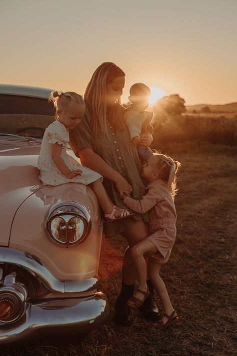 Family Photos With Car, Old Car Family Photoshoot, Vintage Car Family Photoshoot, Family Truck Photoshoot, Family Car Aesthetic, Car Family Photoshoot, Retro Family Photoshoot, Retro Family Photos, Mix Photoshoot