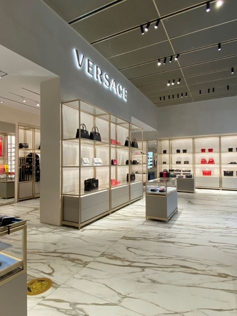 Versace Store, Shopping Pictures, Shopping Luxury, Automated Trading, Rich Girl Lifestyle, Versace Shop, Luxury Lifestyle Dreams, Store Design Interior, Retail Interior