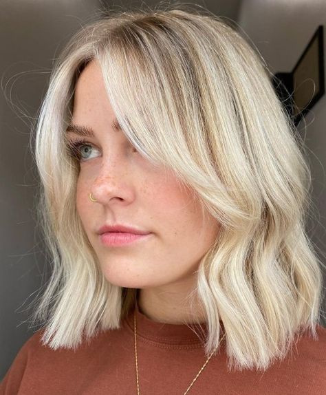 Short Bob with Long Curtain Bangs Bob Long Bangs, Bob 2023, Trendy Curtain Bangs, Bangs Ideas, Trendy Bob Hairstyles, Polished Hair, Bob Hairstyles With Bangs, Hair Adviser, Bob Haircut With Bangs