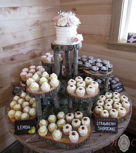 One Tier Wedding Cake Rustic Cupcake Towers, Country Wedding Cupcake Display, Christmas Wedding Cake Alternatives, Rustic Boho Wedding Cake And Cupcakes, Top Tier Wedding Cake With Cupcakes, Cupcakes Display Wedding, Woodland Wedding Cake With Cupcakes, Rustic Cupcake Stands For Weddings, Fall Wedding Cupcake Display