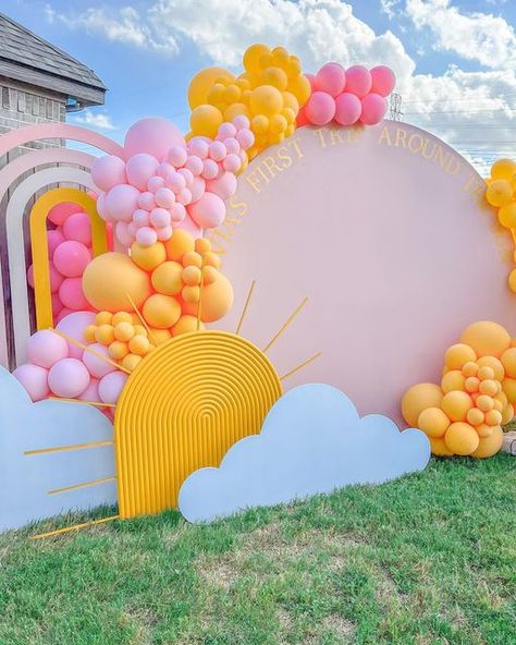 Sunshine Birthday Theme, Sunshine First Birthday, Sunshine Birthday Parties, Baby Birthday Themes, Sunshine Baby Showers, 1st Birthday Party Themes, Sunshine Birthday, Birthday Party Theme Decorations, First Birthday Party Themes