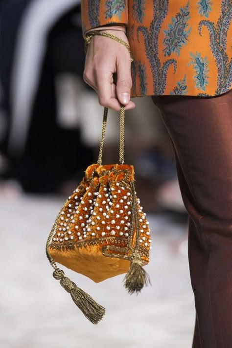 Bag and Purse Trends Spring 2018 - Runway Bags Spring 2018 Runway Bags, Purse Trends, Spring Bags, Hot Bags, Potli Bags, Embroidery Bags, Kelly Bag, Boho Bags, 자수 디자인