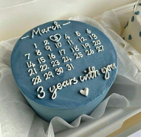 pin.it/2cW5pKLzV Two Year Anniversary Cake, 1 Year Anniversary Cake Aesthetic, 4 Year Anniversary Cake, One Year Cake Anniversary, 3 Year Anniversary Cake, 1 Year Anniversary Cake Ideas, Aniversary Cakes Designs, Anniversary Cake Aesthetic, 30th Anniversary Cake