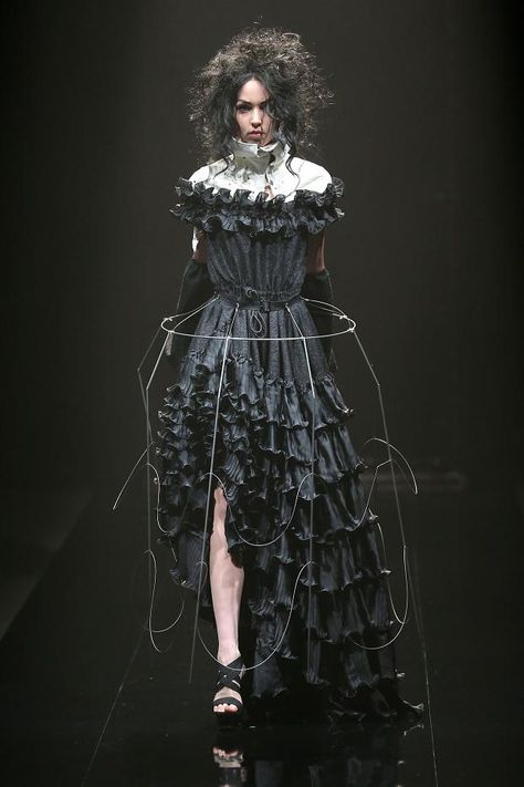 Tokyo Fashion Week, Tokyo Fashion, John Galliano, Dark Fashion, Costume Design, Gothic Fashion, Alternative Fashion, Couture Fashion, Runway Fashion