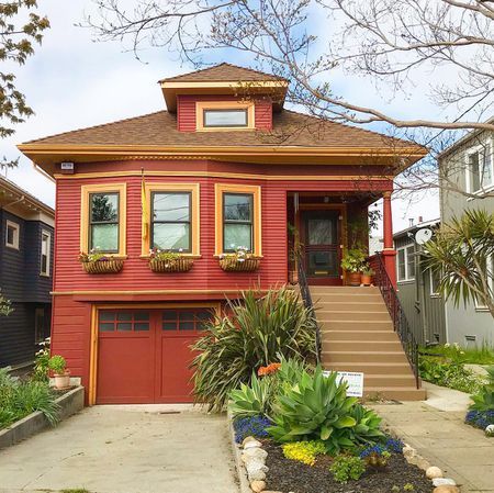 Orange Houses, Craftsman House Colors, Craftsman House Exterior, Houses Inspiration, Craftsman Bungalow Exterior, Craftsman Houses, Craftsman Modern, Exterior House Siding, Red Houses