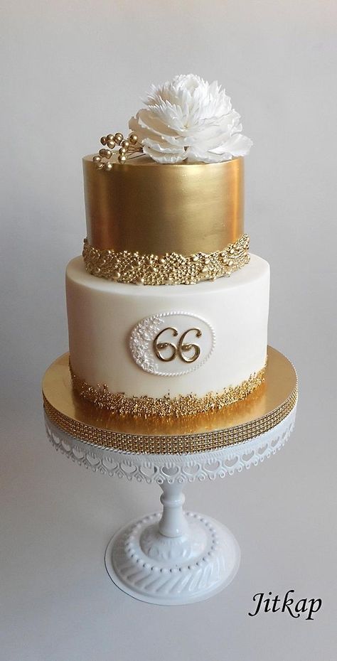 Birthday Cake Ideas For Adults Women, Golden Birthday Cake Ideas, Golden Wedding Cake, Golden Birthday Cakes, 50th Anniversary Cakes, Birthday Cake For Mom, 70th Birthday Cake, Golden Cake, Gold Birthday Cake