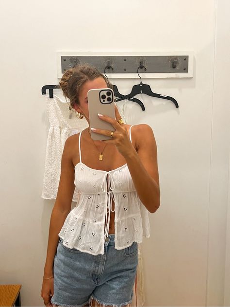 Summer Outfits Flowy, Babydoll Top Outfit, White Tie Top, Tie Front Tank Top, Cute White Tops, Looks Pinterest, Cute Summer Tops, Europe Outfits, Outfit Inspo Summer