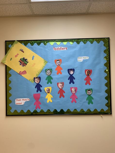 August Toddler Bulletin Boards, Wonderful Me Bulletin Board, September Toddler Bulletin Boards, Bulletin Boards Bedroom, Bulletin Board Ideas For Toddlers, Toddler Bulletin Board Ideas, Infant Room Bulletin Boards, Kids Bulletin Board, Infant Bulletin Board