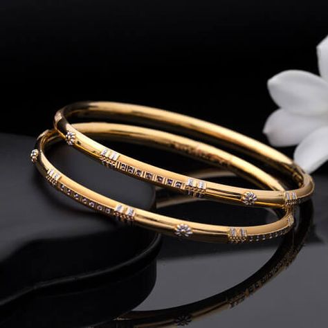 Gold Bangle Designs, Plain Gold Bangles, 22k Gold Bangles, Gold Bangles Indian, Gold Jewelry Outfits, Gold Bangles For Women, Diamond Bangles, Antique Gold Jewelry Indian, Gold Bangle Set