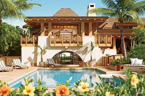 For a split-level house on Maui, architect Joel Barkley of Ike Kligerman Barkley combined island, bungalow, and Mediterranean design features | archdigest.com Hawaiian House, Tropical House Design, Hawaiian Homes, Hawaiian Decor, Hawaii Homes, Island House, Tropical House, Island Living, Tropical Houses