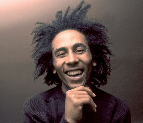 Hair Through History: 9 Iconic Hairstyles of the 1970s | Beauty Launchpad Image Bob Marley, Could You Be Loved, Rastafarian Culture, Marley Family, Bob Marley Legend, Bob Marley Pictures, Robert Nesta, Nesta Marley, Irving Penn