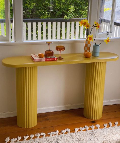 Retro Entryway Table, Modern Home Decor With Color, Tuffed Rug, Wooden Console, Funky Decor, Funky Home Decor, Apartment Decor Inspiration, Hall Table, Dream House Decor