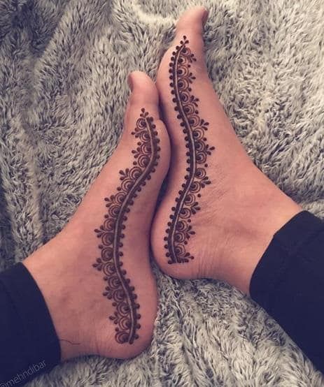 Leg Mehendi Design, Simple Mehendi Designs, Leg Mehndi, Foot Henna, Legs Mehndi Design, Mehndi Ceremony, Modern Mehndi Designs, Pretty Henna Designs, Stylish Mehndi Designs