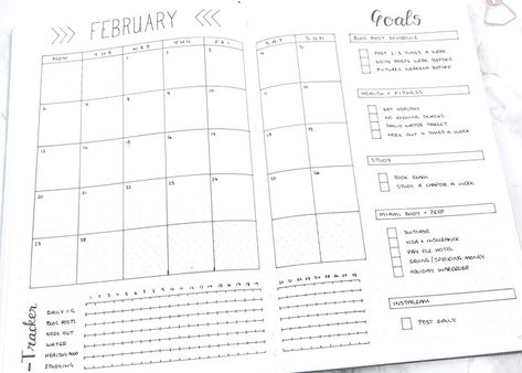 5 monthly log ideas for your bullet journal Monthly Log Ideas, Bujo Monthly Log, Monthly Log Bullet Journal, Ipad Notetaking, Bullet Journal Log, Minimal Bujo, Round Calendar, Bullet Journal Monthly Calendar, Monthly Bullet Journal Layout