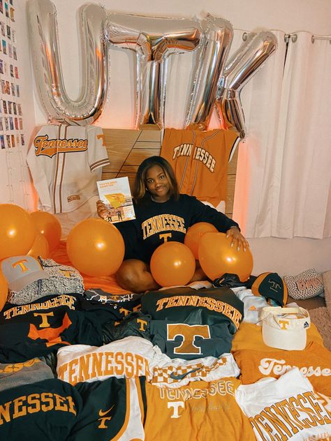 Tennessee Bed Party, Utk College Aesthetic, University Tennessee Knoxville, Utk Dorm Room University Of Tennessee, Tennessee Graduation Party, Tennessee University Aesthetic, University Of Tennessee Graduation Party, College Move In Aesthetic, Tennessee Vols Aesthetic