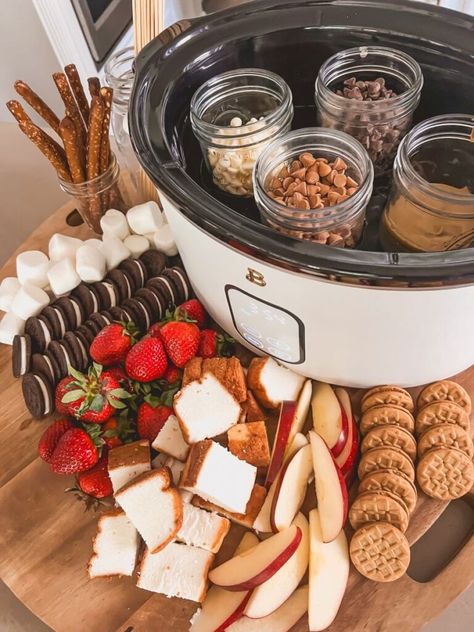 Simple Tips for an Epic Crockpot Fondue Board! - Instant Pot Fondue, Crockpot Melted Chocolate, Chocolate Fondue In Crockpot, Party Fondue Ideas, Candy Bar Fondue, Apple Dipping Station Crockpot, Diy Fondue Pot Ideas, Chocolate Fondue Bar Ideas, Diy Chocolate Fondue