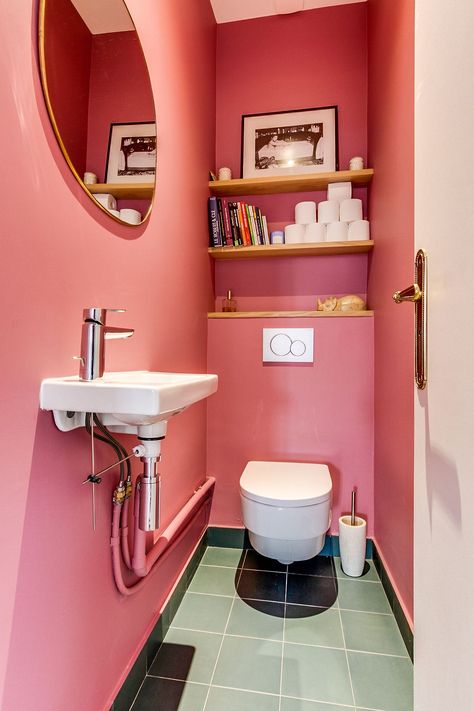 Pink and snazzy powder room with glossy tiles that bring brightness to the space - Decoist Bright Toilet Design, Bright Toilet Room, Colorful Toilet Room, Pink Downstairs Toilet, Powder Toilet Design, Small Toilet Room Ideas Modern, Peach Toilet, Pink Toilet Room, Funky Powder Room