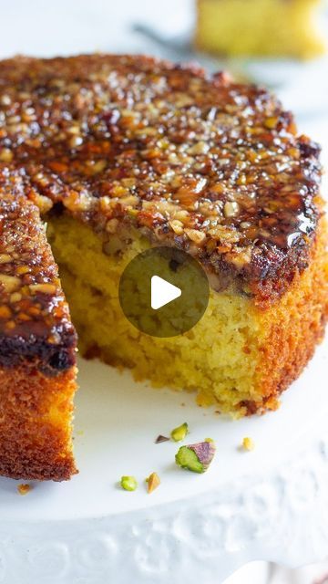 Honey Oil, Desiccated Coconut, Pistachio Cake, Sponge Cake Recipes, Honey Cake, Honey Nut, Coffee Cakes, Round Cake, Bread Cake