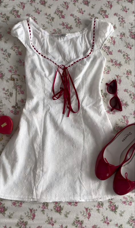 Clothes Spring 2024, Cottagecore Graduation Dress, Honeymoon Aesthetic Outfit, 2013 Girly Outfits, 50s Coquette Outfit, Lizzy Grant Summer Outfits, Vintage Girly Outfits, Cupidcore Outfits, Cute Fem Outfits