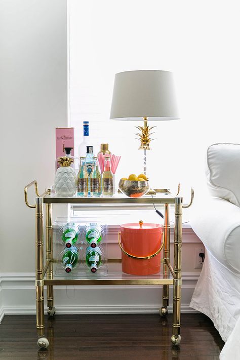 Ceres Ribeiro's Union City, NJ Home Tour #theeverygirl Cart Visit, Bar Deco, Gold Bar Cart, Bamboo Bar, Bar Cart Styling, Pub Set, Mini Bars, Bar Cart Decor, Chic Living Room