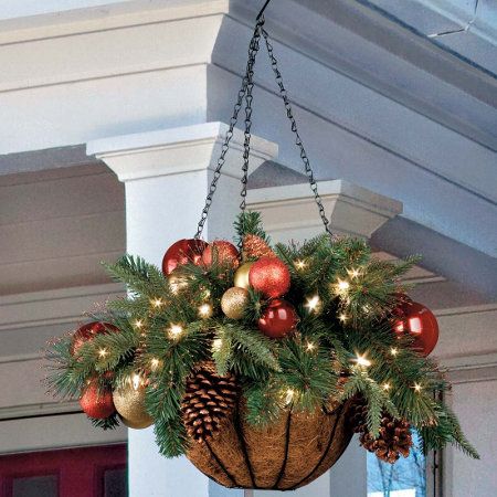 40  Gorgeous Christmas Porch Decorations Transforming Your Entryway! Christmas Hanging Baskets, Jul Diy, Christmas Pots, Christmas Planters, Christmas Porch Decor, Christmas Baskets, God Jul, Christmas Porch, Hanging Basket