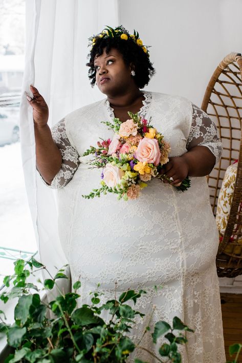 Black super fat model wearing a white wedding dress Fat Bride, Unique Plus Size Wedding Dresses, Fat Person, Dusty Pink Weddings, Eshakti Dress, Plus Size Bridal, Mechanic Shop, Plus Size Brides, Plus Size Wedding Gowns