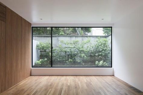 Japanese Home Decor Minimalism, Inner Courtyard, Asian Homes, Asian Home Decor, Tropical House, Modern Windows, Patio Interior, Empty Room, Minimalism Interior