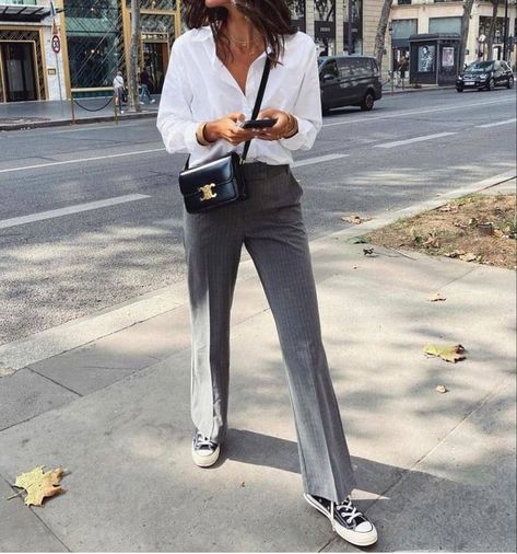 Leg Trousers Outfit, Grey Trousers Outfit, Black Trousers Outfit, Trousers Women Outfit, Wide Leg Trousers Outfit, 00s Mode, Converse Outfits, Trousers Outfit, Mode Tips