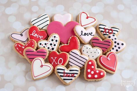 Heart Shaped Sugar Cookies, Valentine Cookies Decorated, Valentines Day Sugar Cookies, Ideas Cupcakes, Valentines Cookies, Cookie Decorations, Valentine Sugar Cookies, Valentines Baking, Cupcakes Decorados