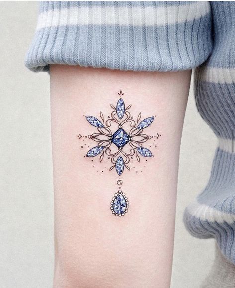 Small Snowflake Tattoo, Snowflake Tattoos, Atrapasueños Tattoo, Snowflake Tattoo, Winter Tattoo, Snow Tattoo, Snow Flake Tattoo, Jewel Tattoo, Christmas Tattoo