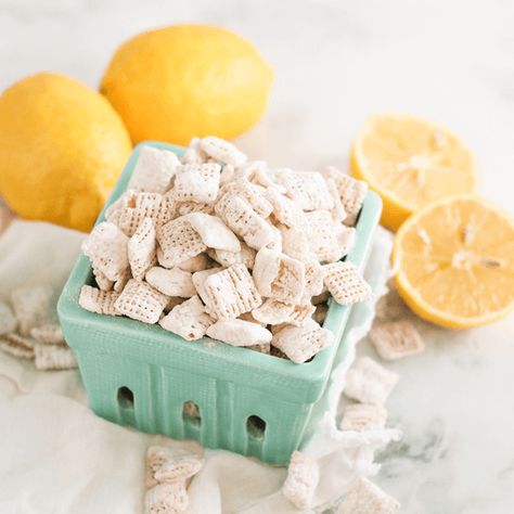 Lemon Muddy Buddies, Chocolate Muddy Buddies, Lemon White Chocolate, Muddy Buddies Recipe, Puppy Chow Recipes, Chex Mix Recipes, Muddy Buddies, Chocolate Snacks, Snack Treat