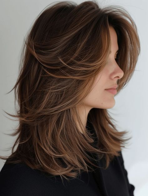 V Shaped Layered Hair, Med Length Haircuts, Haircut Shoulder, Spring Haircut, Spring Haircuts, Haircuts For Medium Length Hair, Medium Haircuts, Layered Haircuts For Medium Hair, Skin Nails