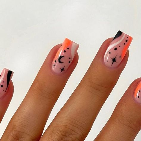 Salem Themed Nails, Cute Halloween Nails Biab, Super Short Nails Halloween, Halloween Nails Trendy, Gel Mani Short Nails Halloween, Cute Simple Nails Halloween, Salem Nails Ideas, Salem Nail Ideas, Hocus Pocus Inspired Nails