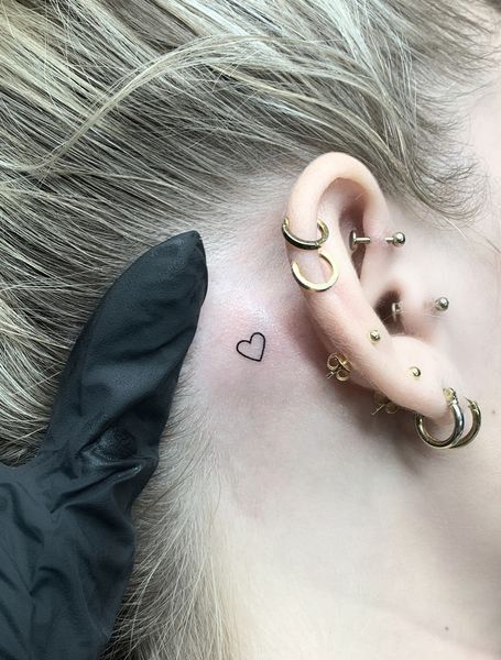 Herz Tattoo Klein, Little Heart Tattoos, Mini Masterpieces, Behind Ear Tattoos, Tiny Heart Tattoos, Small Heart Tattoos, Herz Tattoo, Heart Tattoos, Petite Tattoos