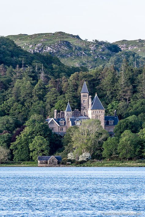 Scotland Travel Guide, Scottish House, Scottish Homes, Scottish Countryside, The Isle Of Skye, Highland Homes, Uk Photography, Scottish Islands, England And Scotland