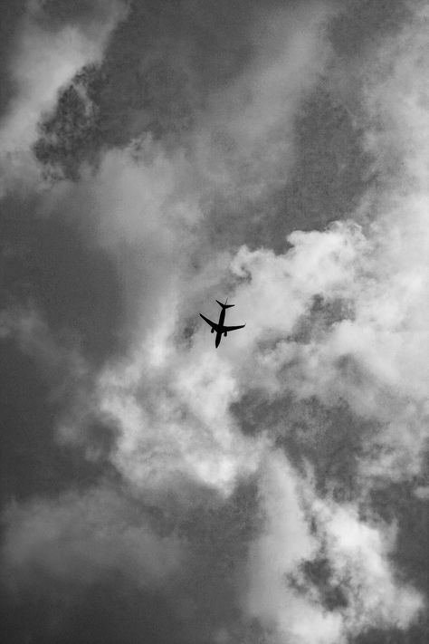 Free Airplane in gray overcast sky in daytime Stock Photo Grey Astetic Pictures, Grey Hour Aesthetic, Aeroplane Aesthetic Wallpaper, Gray Vibe, Aeroplane Aesthetic, Gray Hour, Grey Hour, Sky Black And White, Space Song