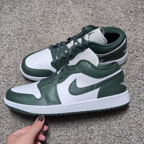 Air Jordan 1 Low Women's Size 10.5 Brand New In The Box Air Jordan 1 Low Women, Jordan 1 Low Women, Jordan 1 Mid Women, Black White Jordans, Jordan 1 Low Green, Green Jordans, Jordan Green, Jordan Mid, Jordan Low