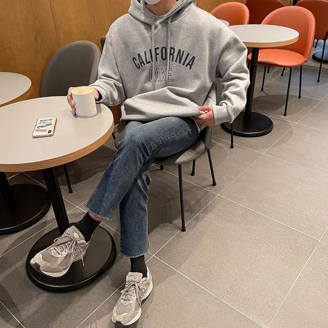 Grey Hoodie Outfit Men Aesthetic, Gray Outfit Aesthetic Men, Gray Sneakers Outfit Men, Style Hoodie Pria, Gray Shoes Outfit Men, Clothes Korean Style Men, New Balance Grey Outfit, Gray Hoodie Outfit Men, Gray New Balance Outfit