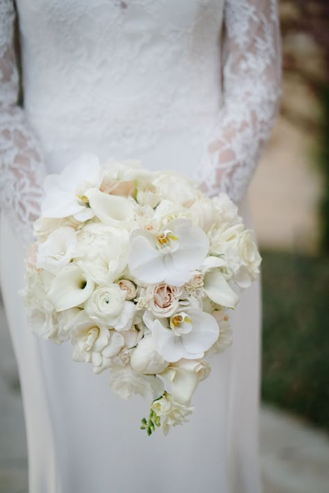 white-phalaenopsis-orchids-calla-lilies-roses-ranunculus-gardenia-peony-bouquet-bridal-wedding White Orchid Bouquet, Orchid Bridal Bouquets, Calla Lily Bridal Bouquet, Orchid Bouquet Wedding, Simple Wedding Bouquets, Calla Lily Bridal, Bridal Bouquet Peonies, Peony Bouquet Wedding, Modern Wedding Flowers