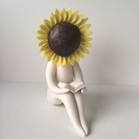 Sunflower Lady Reading ~ Flower Sculptures Sunflower Sculpture, Sculpting Ideas, Relief Art, Clay Sculpting, Flower Sculptures, Clay Art Projects, Sculpting Clay, Clay Art, Art Direction