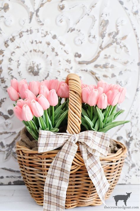 5 Ways to Style a Spring Basket - The Crowned Goat Spring Basket Decor Ideas, Spring Basket Decor, Easter Basket Decorating Ideas, Spring Basket Ideas, Tulips In Basket, Womens Event, Easter Basket Decor, Spring Baskets, Okie Girl