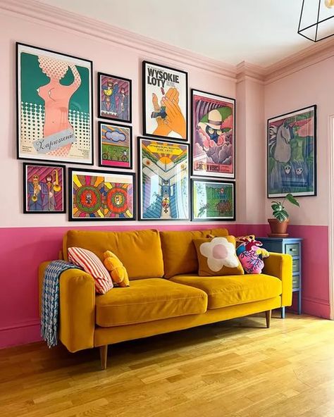 Funky Living Rooms, Deco Studio, Retro Living Rooms, Colourful Living Room, Pink Wall, Living Room Inspo, Pink Walls, Eclectic Home, Dream House Decor