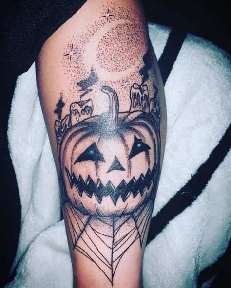 Lantern Tattoo, Pumpkin Tattoo, King Tattoos, Halloween Tattoo, Halloween Tattoos, Jack O Lantern, Skull Tattoo, Body Art, Tattoos