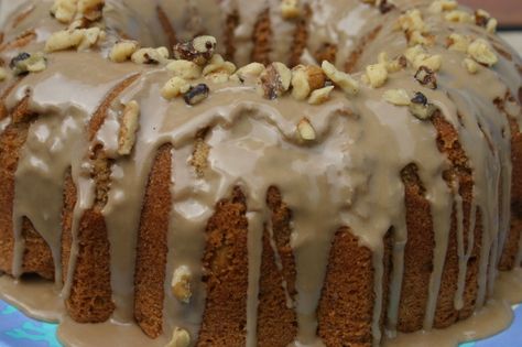 Maple Walnut Pound Cake Walnut Pound Cake Recipe, Walnut Pound Cake, Cream Cheese Bundt Cake, Apple Cream Cheese, Bourbon Cream, Delish Desserts, Pound Cake Recipe, Banana Cake Recipe, Caramel Frosting