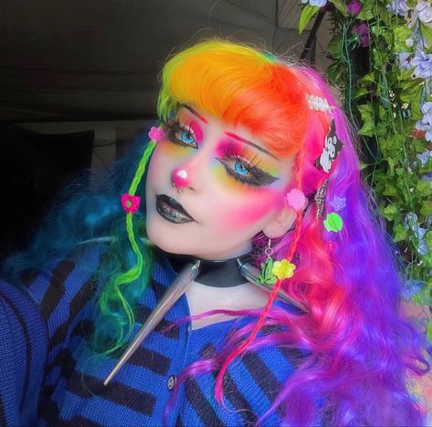 Clown Hair, Wear Headphones, Cool Makeup Looks, Edgy Makeup, Clown Makeup, Colorful Hair, What Am I, Dye My Hair, Hair Inspo Color