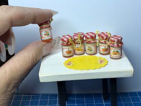 Miniature Jam Jars, Miniature Jars Diy, Jam Jar Labels, Xmas Village, Miniature Cakes, Miniature Food Tutorials, Fruit Diy, Jam Label, Miniture Food