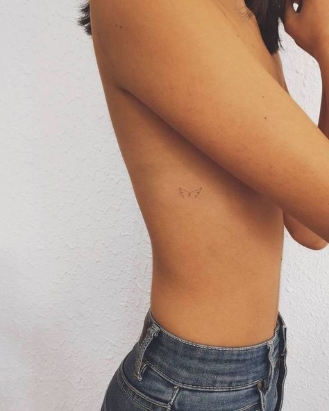 Wing On Ribs Tattoo, Ribcage Minimalist Tattoo, Under The Arm Tattoo, Angel Tattoo Rib Cage, Minimalist Angel Tattoo Wings, Mini Tattoos Ribs, Simple Rib Cage Tattoos For Women, Simple Ribcage Tattoo, Super Dainty Tattoos