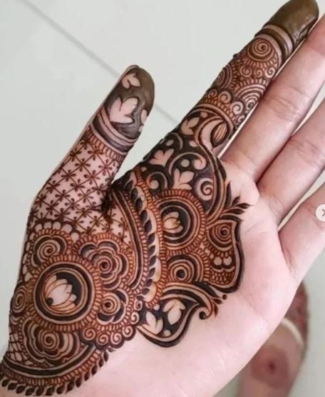 Mehndi Patches, Mehandi Wedding, Henna Tattoo Ideas, Princess Vibe, Elementary Drawing, Palm Mehndi, Persian Princess, Cute Henna Tattoos, Almirah Designs